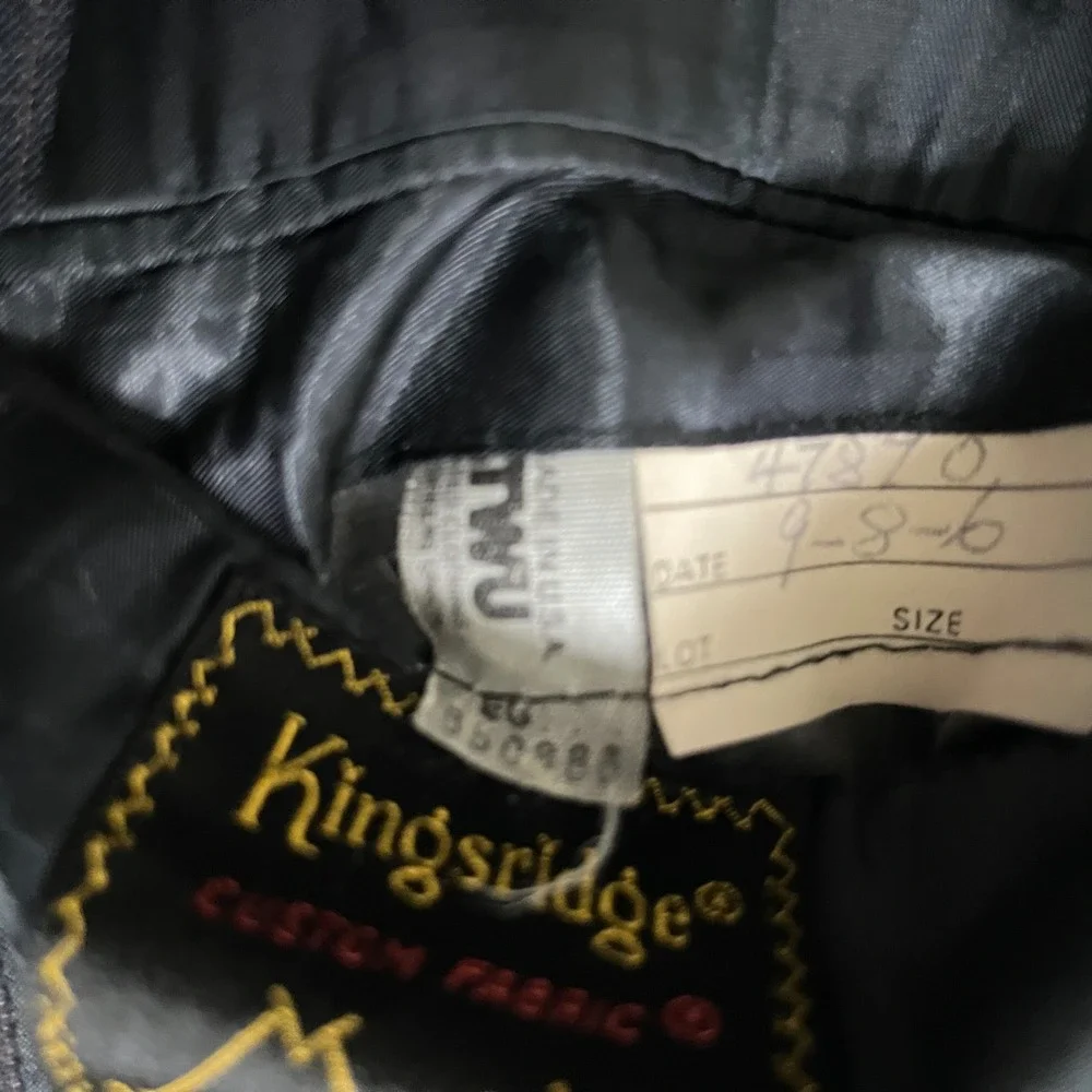 1980s Kingsridge Suit Mens 42R 36W Navy Blue Pinstripe Vintage Wool 2-Button